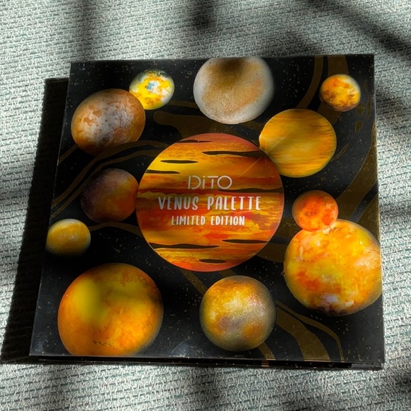 Makeup Bundle:  Brushes, Eyeshadow and small zippered bag NEVER USED - Picture 6 of 11